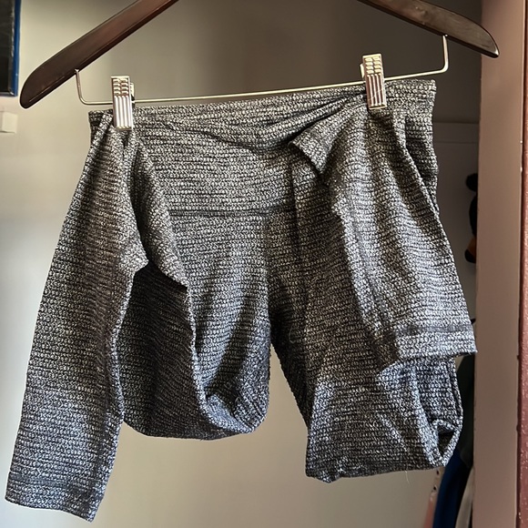 Lululemon Wunder Under 28” size 6 - Picture 4 of 4